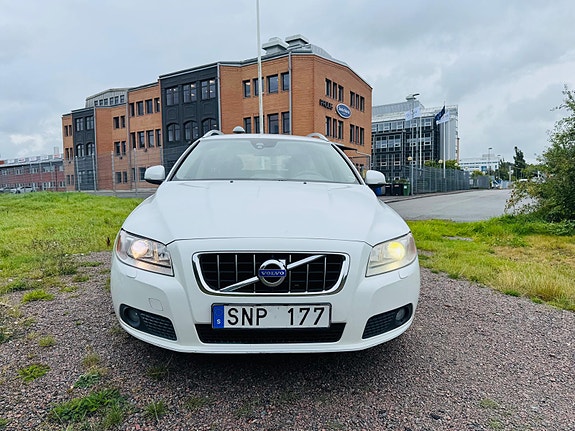 Volvo V70 2 of 8