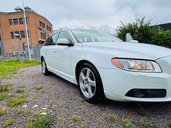 Volvo V70 3 of 8