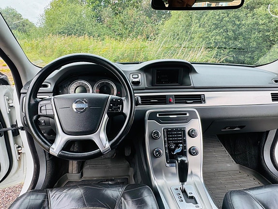 Volvo V70 6 of 8