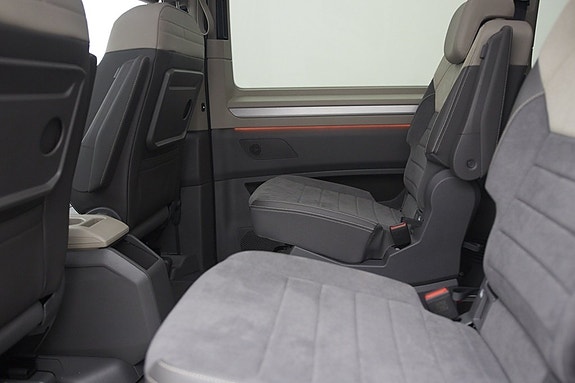 Volkswagen Multivan 13 of 20
