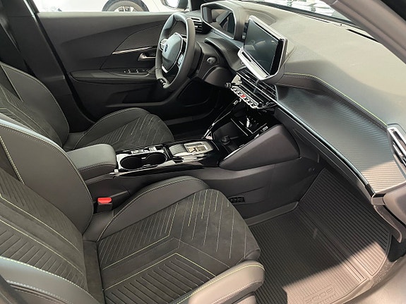 Peugeot 2008 9 of 18