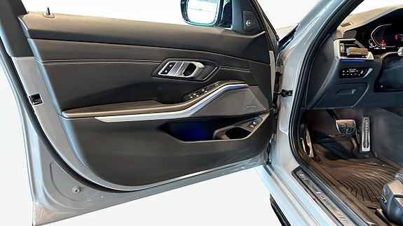BMW 330d 11 of 13
