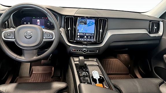 Volvo XC60 11 of 24