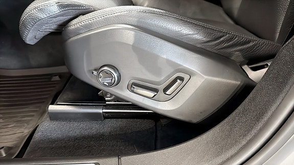 Volvo XC60 19 of 24