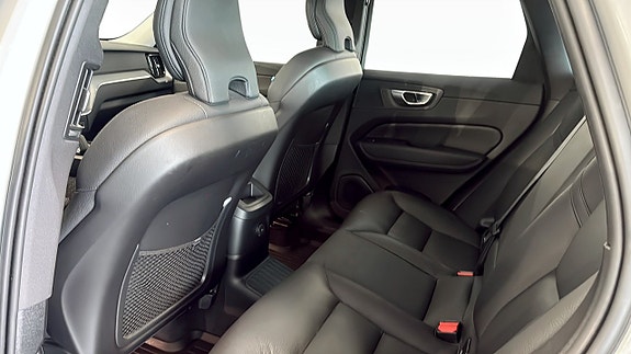 Volvo XC60 13 of 24