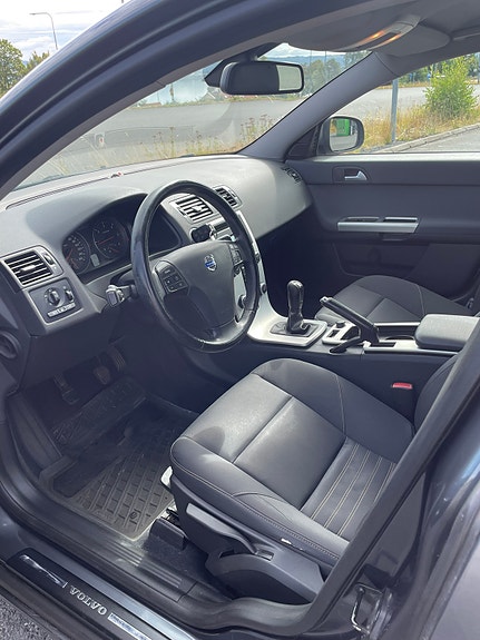 Volvo V50 7 of 9