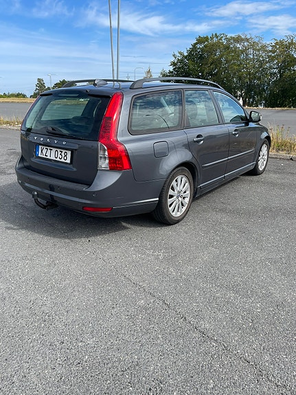 Volvo V50 3 of 9