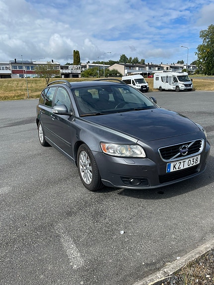 Volvo V50 2 of 9