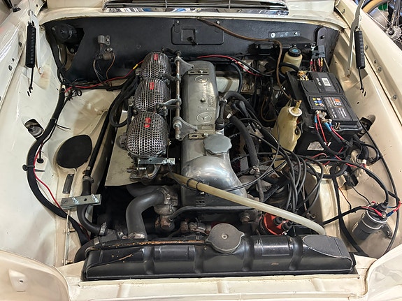 Mercedes-Benz 220 SE 9 of 13