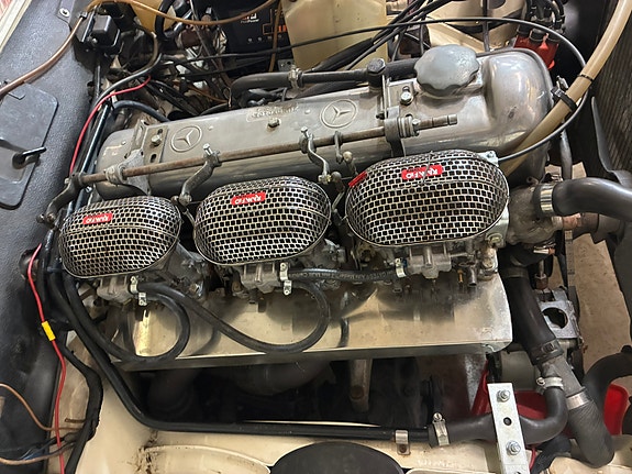 Mercedes-Benz 220 SE 10 of 13