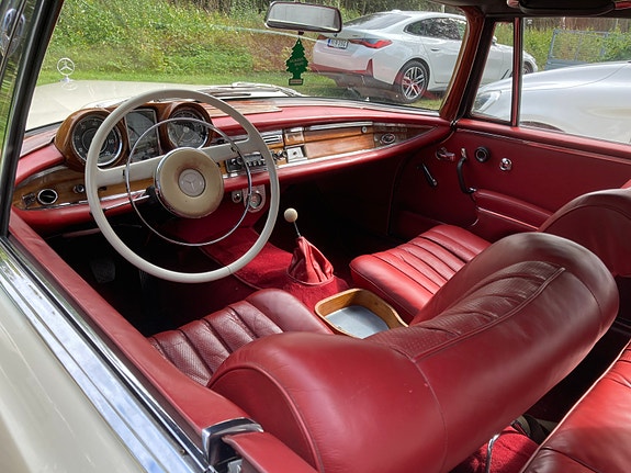 Mercedes-Benz 220 SE 6 of 13