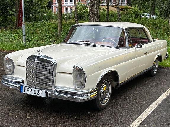 Mercedes-Benz 220 SE 4 of 13