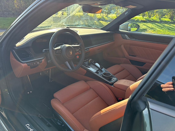 Porsche 911 Turbo S 2 of 7
