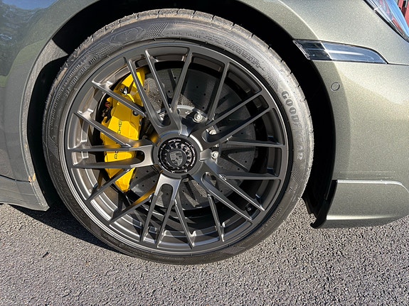 Porsche 911 Turbo S 5 of 7