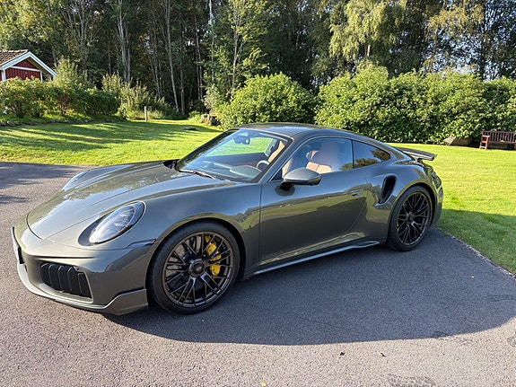 Porsche 911 Turbo S 3 of 7