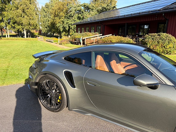 Porsche 911 Turbo S 4 of 7