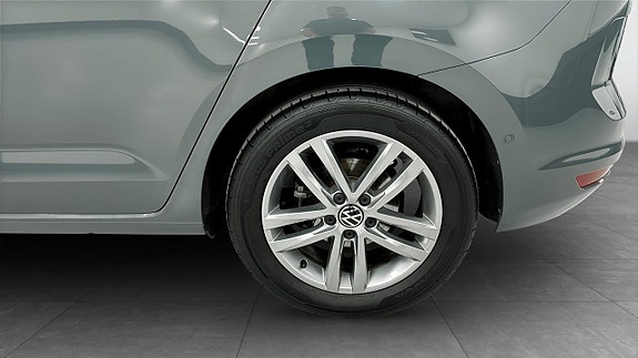 Volkswagen Touran 6 of 13