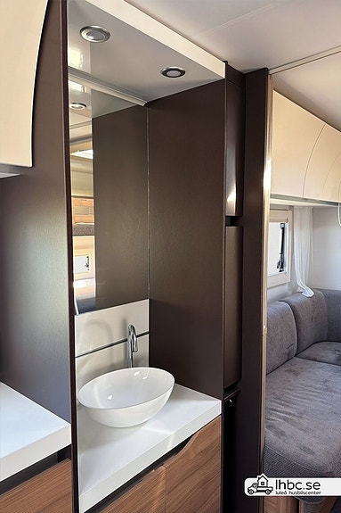 Adria Alpina 763 UK 16 of 21