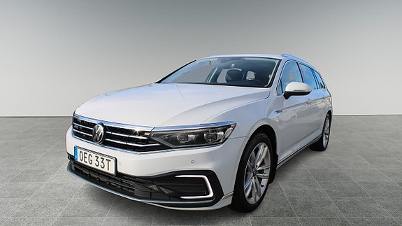 Volkswagen Passat 2 of 13