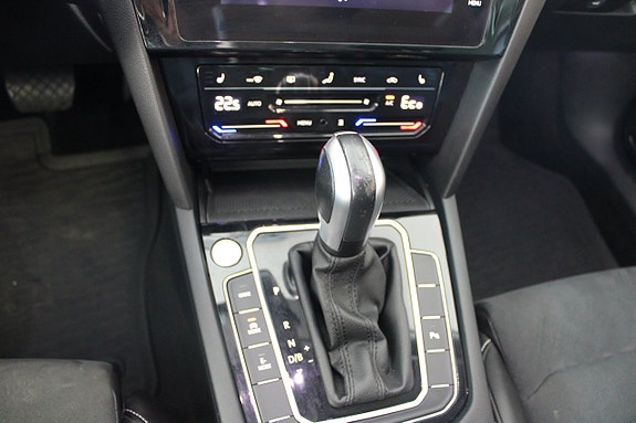 Volkswagen Passat 12 of 13