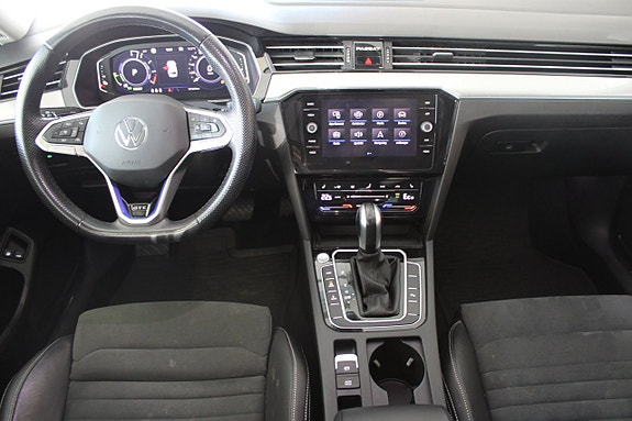 Volkswagen Passat 9 of 13
