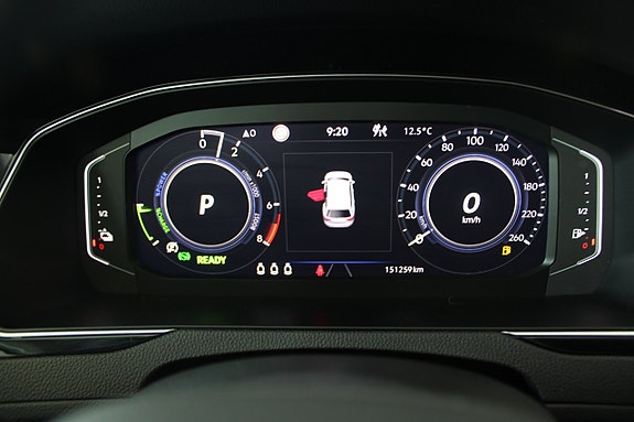 Volkswagen Passat 10 of 13