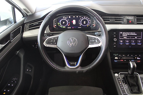Volkswagen Passat 8 of 13