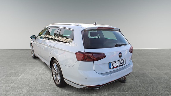 Volkswagen Passat 4 of 13