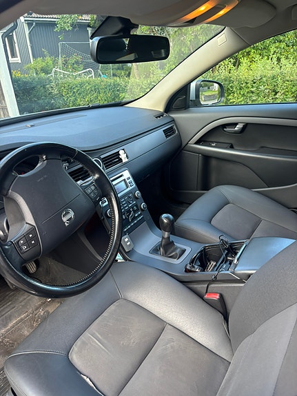 Volvo V70 4 of 5