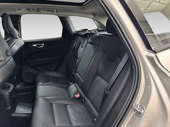 Volvo XC60 12 of 19