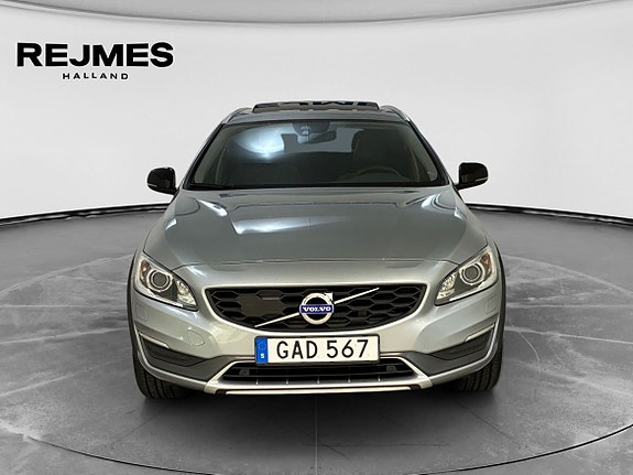 Volvo V60 Cross Country 6 of 12