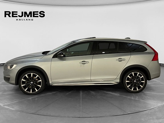 Volvo V60 Cross Country 3 of 12
