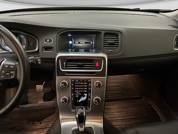 Volvo V60 Cross Country 10 of 12