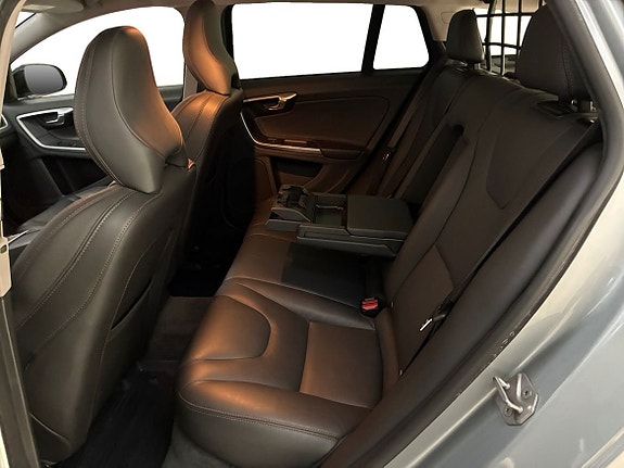 Volvo V60 Cross Country 4 of 12