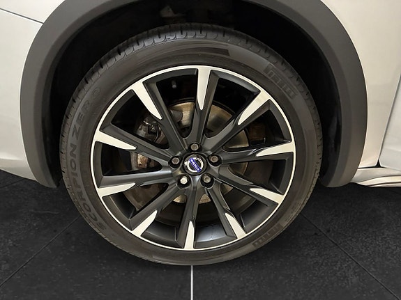 Volvo V60 Cross Country 7 of 12