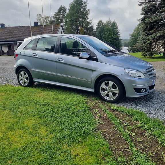 Mercedes-Benz B170 4 of 4