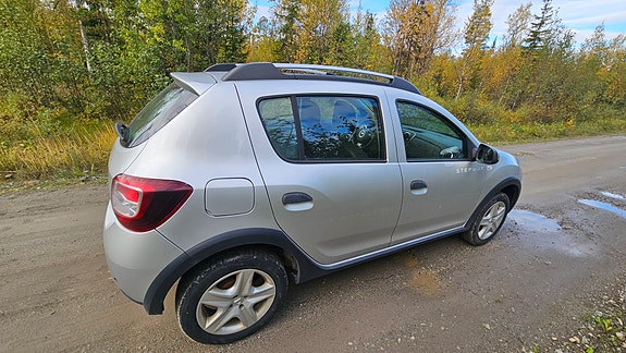 Dacia Sandero Stepway 2 of 6