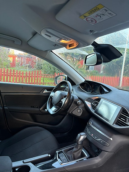 Peugeot 308 4 of 4
