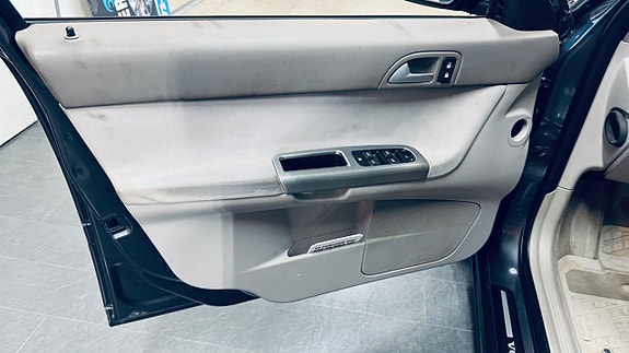 Volvo V50 14 of 19