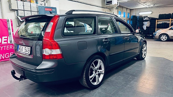 Volvo V50 4 of 19