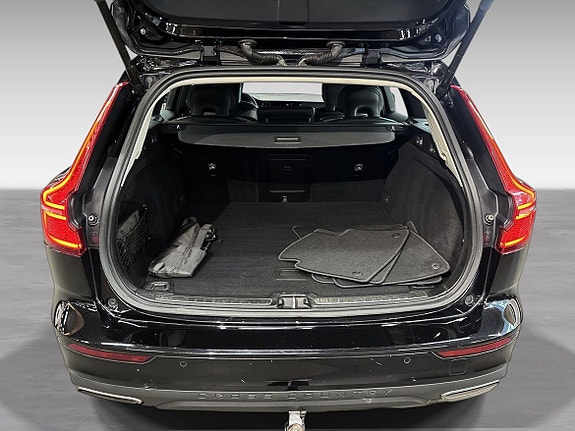 Volvo V60 Cross Country 7 of 14