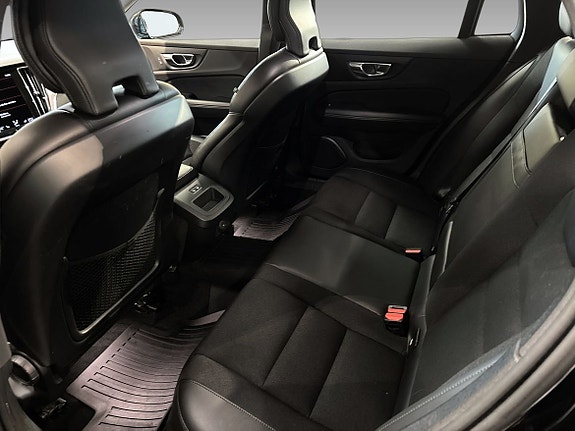 Volvo V60 Cross Country 12 of 14