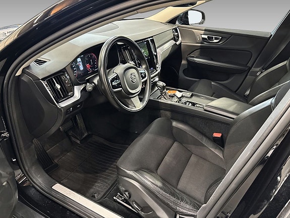 Volvo V60 Cross Country 11 of 14