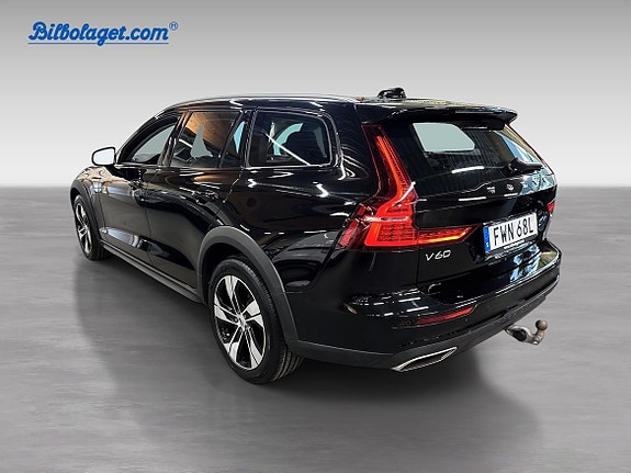 Volvo V60 Cross Country 8 of 14
