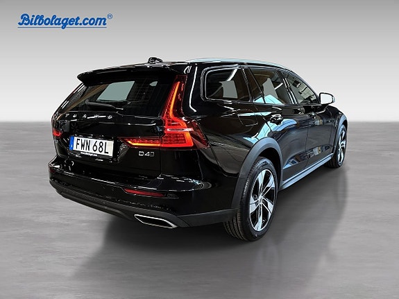 Volvo V60 Cross Country 5 of 14