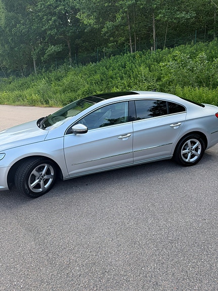 Volkswagen Passat CC 2 of 10