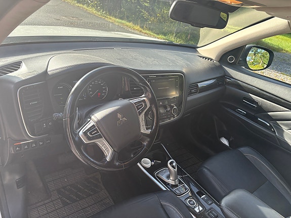 Mitsubishi Outlander 3 of 5
