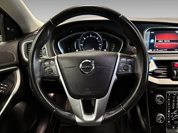 Volvo V40 Cross Country 14 of 20