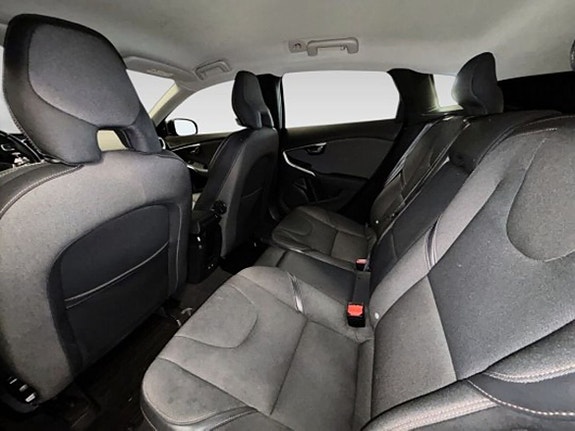 Volvo V40 Cross Country 12 of 20