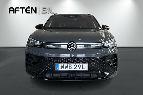 Volkswagen Tiguan 3 of 30